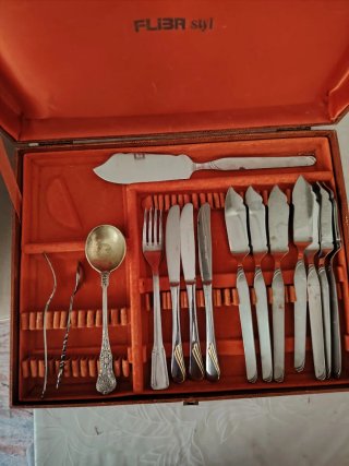 Servizio posate miste vintage in metallo