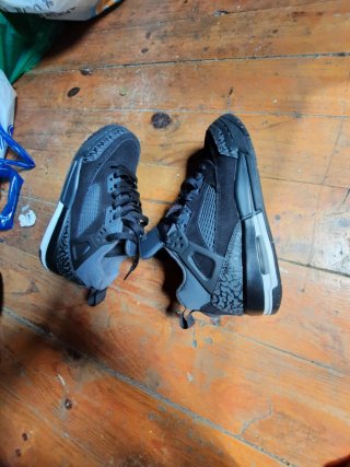 Zapatillas Jordan Negras y Grises