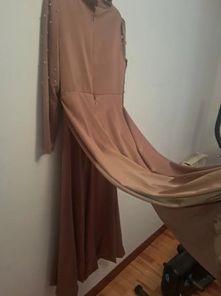 Vestido largo dorado elegante