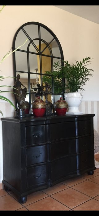 Cómoda de madera negra