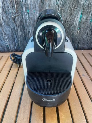 Cafetera Nespresso Delonghi Blanca