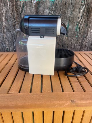 Cafetera Nespresso Delonghi Blanca