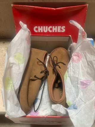 Zapatos Chuches Marrones Niños. Talla 33.