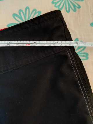 Bermudas Quiksilver Negras y Rojas
