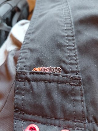Bermudas Quiksilver Negras y Rojas