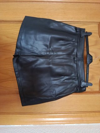 Pantalón corto de invierno efecto piel negro
