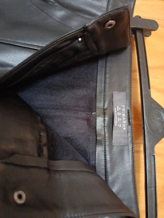 Pantalón corto de invierno efecto piel negro