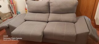 Sofá de tela gris