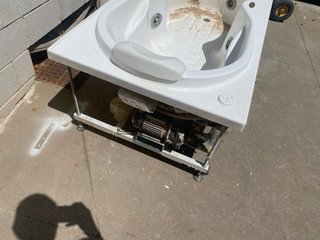 Bañera Hidromasaje Jacuzzi con Estructura