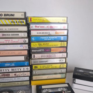 Lotto 51 musicassette vintage con custodie e DAT