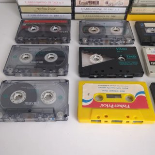 Lotto 51 musicassette vintage con custodie e DAT