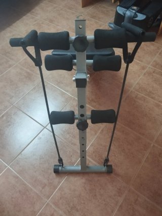 Banco de abdominales multifunción con gomas