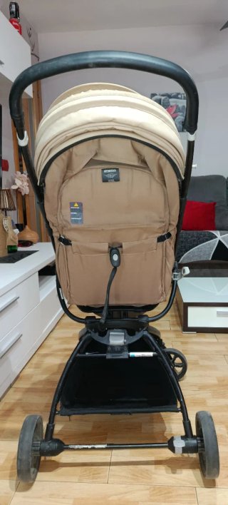 Silla de paseo ligera color beige