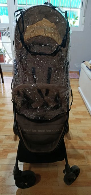Silla de paseo ligera color beige