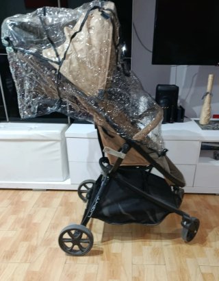 Silla de paseo ligera color beige