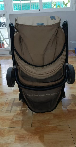 Silla de paseo ligera color beige