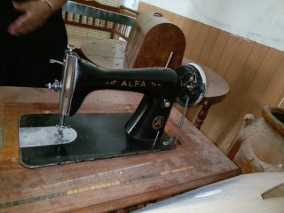 Máquina de coser Alfa antigua