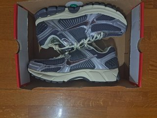 Nike Vomero 5 Gris Plata