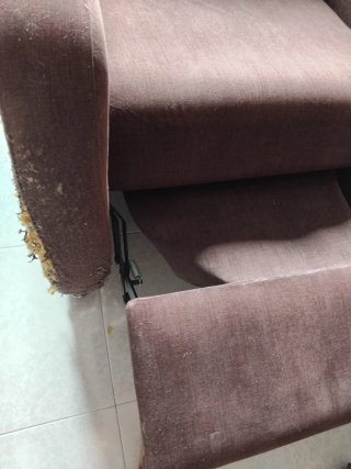 Sillón marrón de tela
