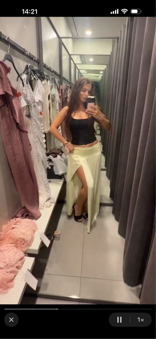 Falda Larga  Satinada Abertura Zara