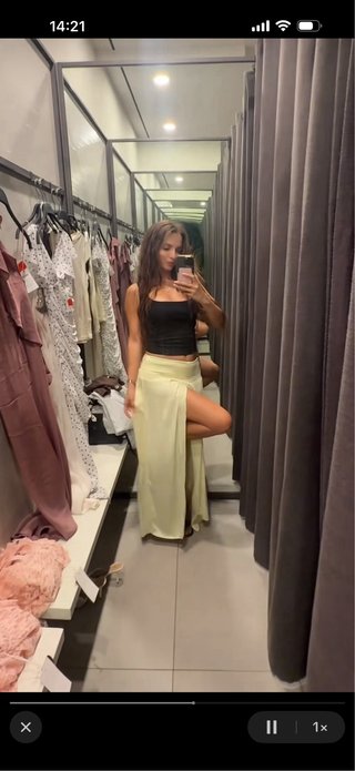 Falda Larga  Satinada Abertura Zara