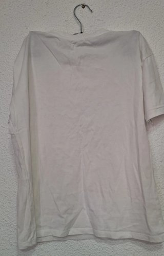 Camiseta Stradivarius con pedrería