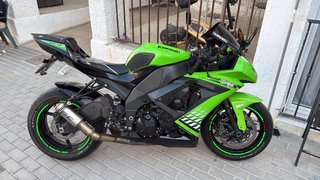Kawasaki ZX10R Sportbike Verde y Negro