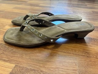 Sandalias de tacón marrón, solo 1 uso