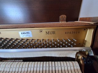 Piano Acústico Yamaha M1JR
