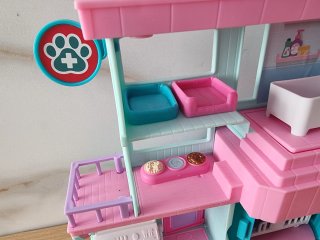 Mama Surprise Families Clínica Little live pets