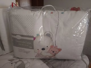Cuna de bebé con diseño de conejo