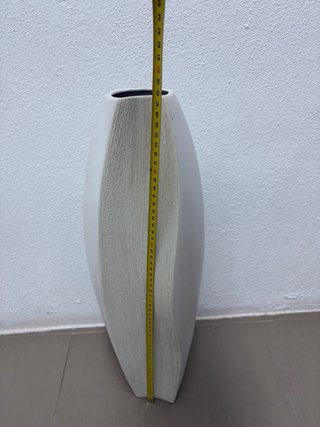 Jarrón de cerámica blanco