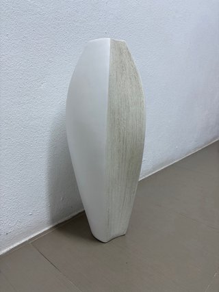 Jarrón de cerámica blanco