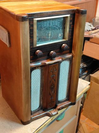 Radio Antigua Madera y Metal