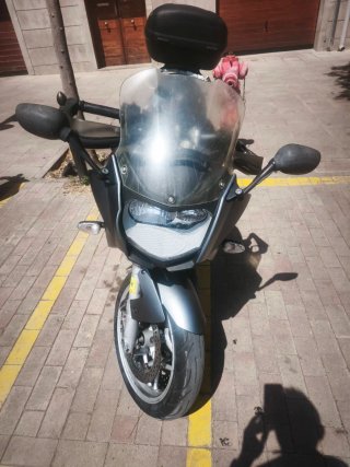 BMW F800ST con alarma
