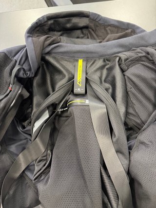 Chaqueta Moto Negra con Capucha