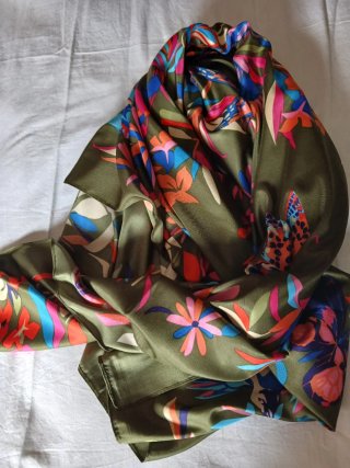 Pañuelo grande estampado floral verde