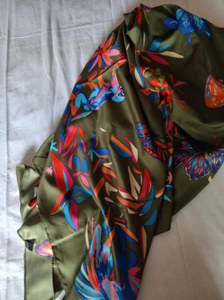 Pañuelo grande estampado floral verde