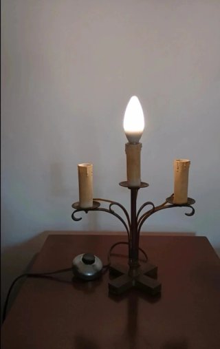 Lampada da tavolo con 3 candele