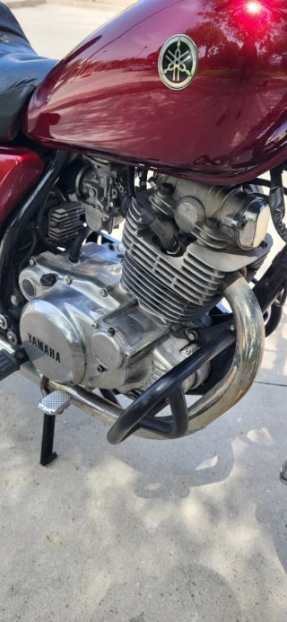 Yamaha 250 Special Roja y Negra