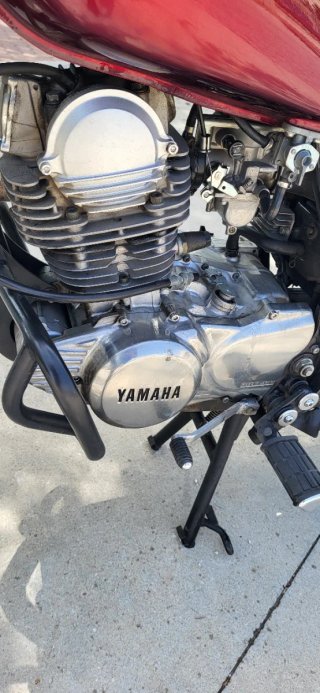 Yamaha 250 Special Roja y Negra