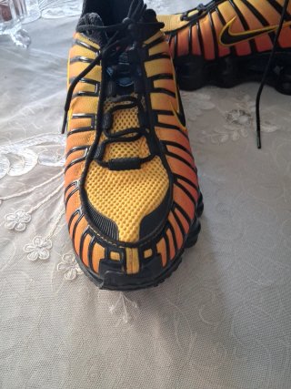 Zapatillas Nike Shox Naranja y Amarillo