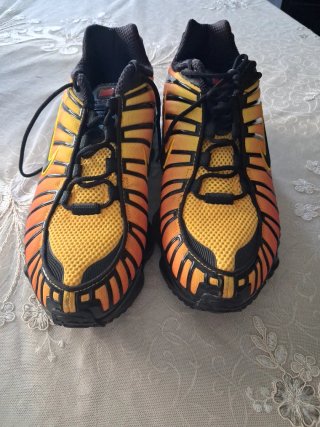 Zapatillas Nike Shox Naranja y Amarillo