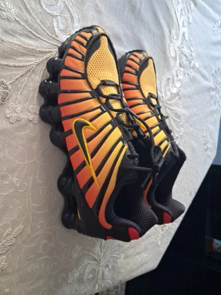 Zapatillas Nike Shox Naranja y Amarillo