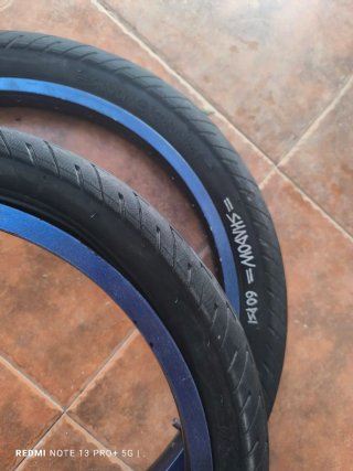 Cubiertas Shadow 2.30 y 2 Aros BMX Azul