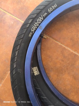 Cubiertas Shadow 2.30 y 2 Aros BMX Azul