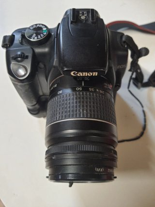 Canon EOS 350D Digital con objetivo 18-55mm