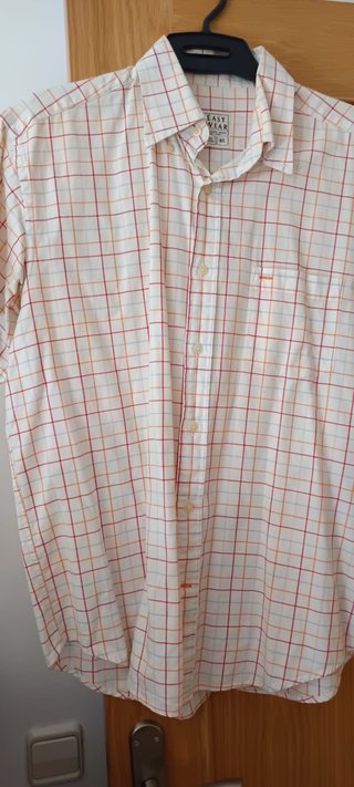 Camisa de cuadros blanca y roja de hombre
