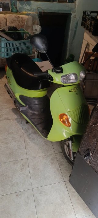 Moto Scooter 49cc Negra y Verde