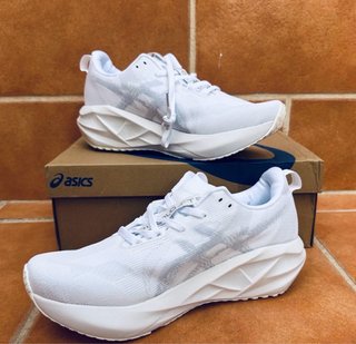 Asics Novablast 5 Blancas Talla 43.5 Nuevas